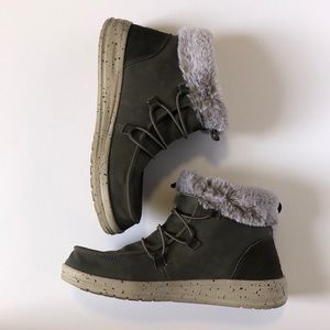 Hey Dude women’s Eloise Bruno boots size 8